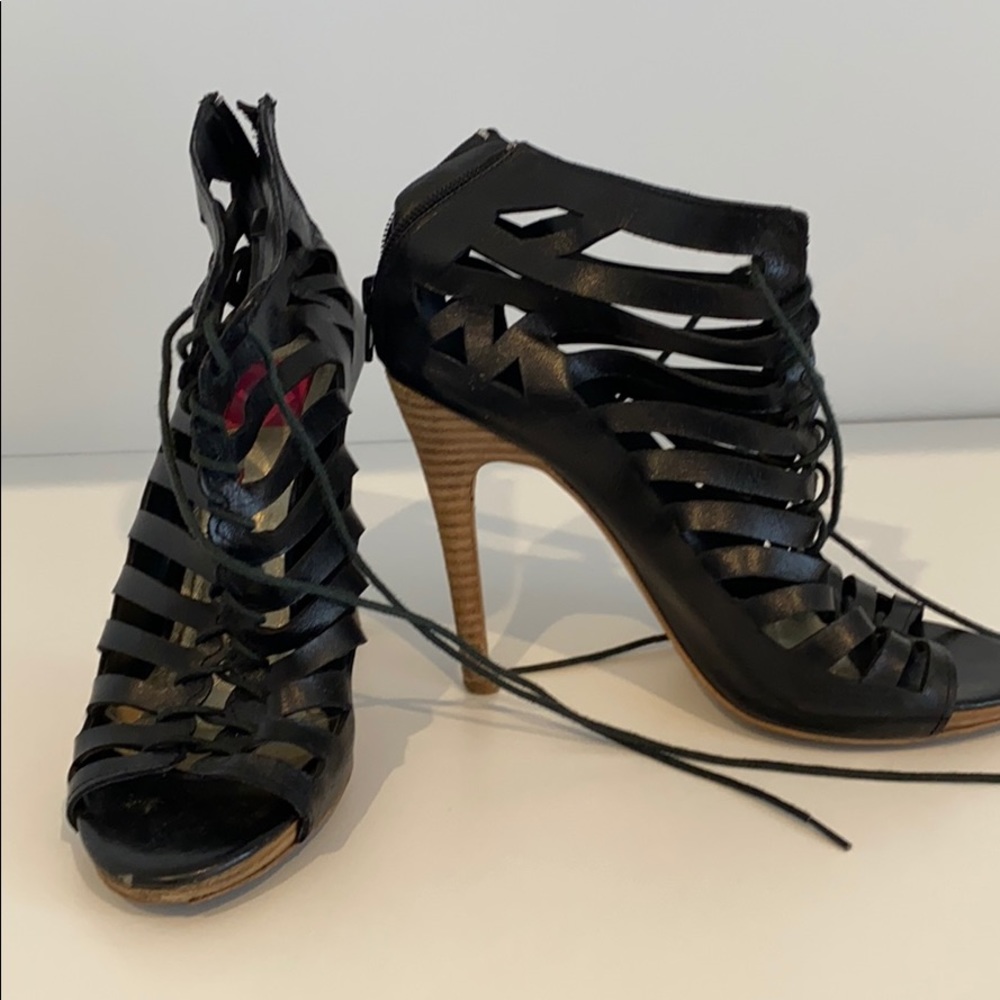 Dolce Vita Tie Ups